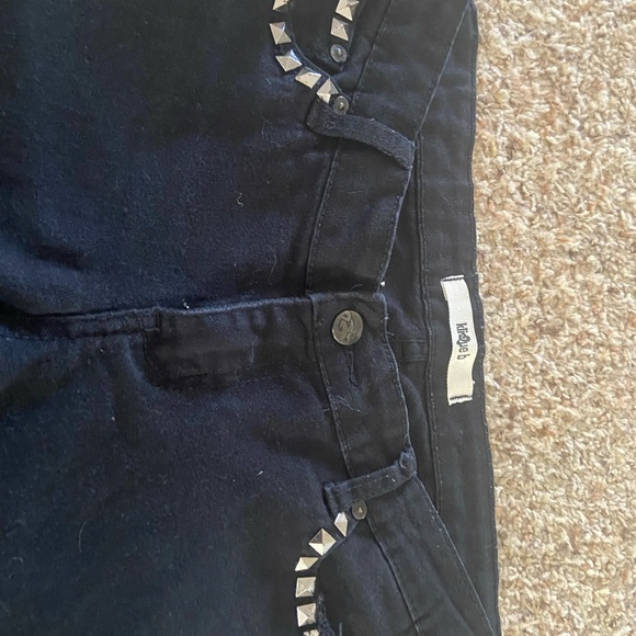 💋STUDDED JEANS💋 - Picture 2 of 3